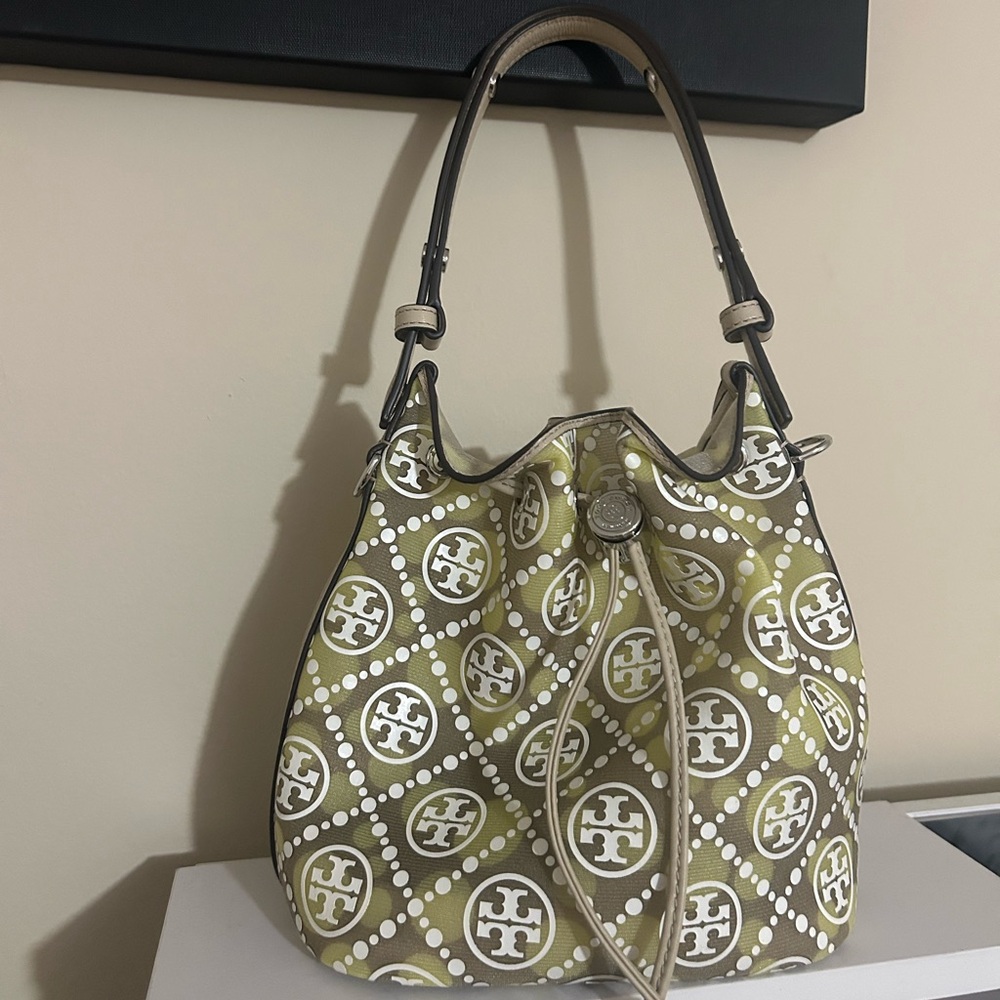 Tory Burch T Monogram Mesh Dot Bucket Bag
T Monogram Mesh Dot Bucket Bag - Picture 5 of 9
